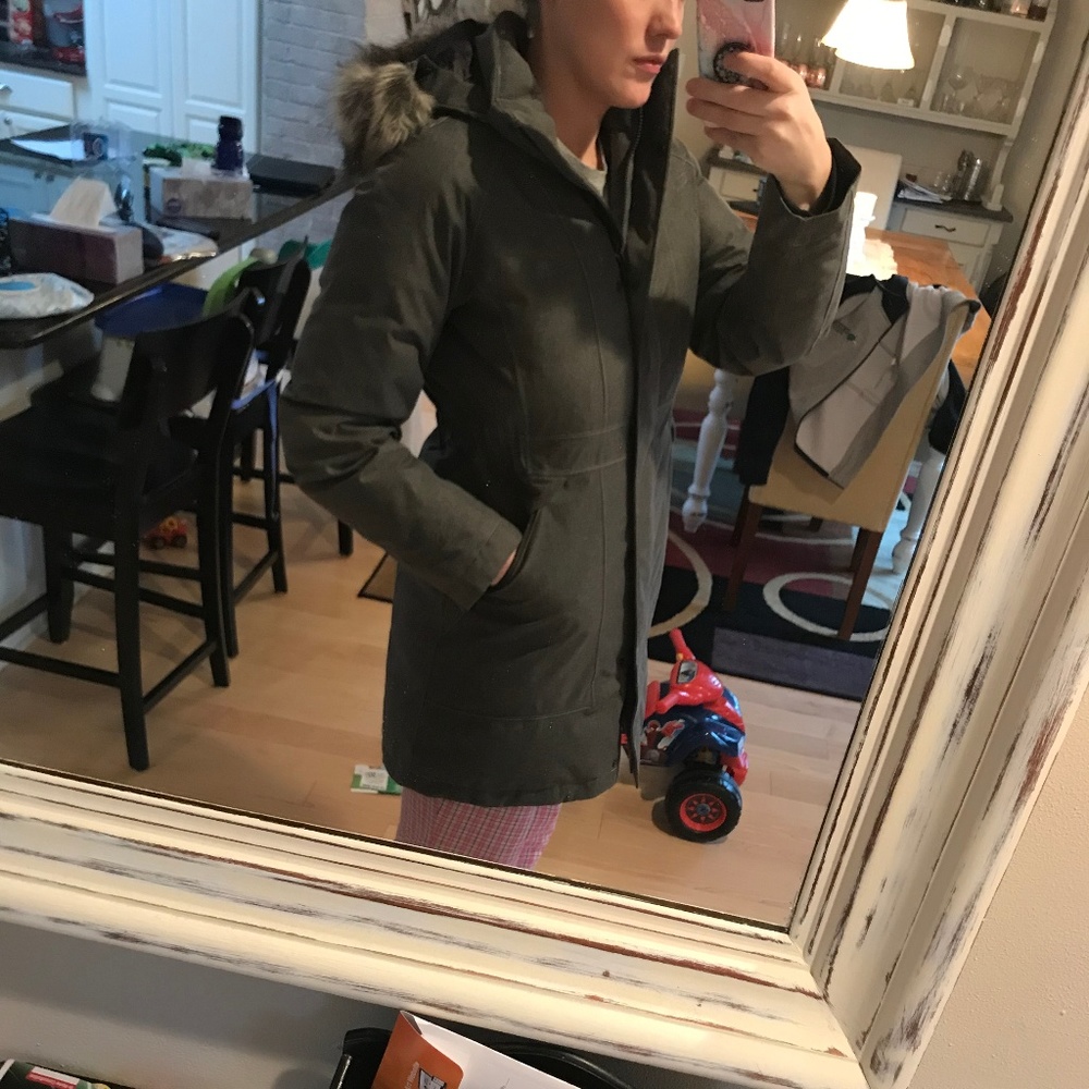 Like-New North Face Jacket - Picture 3 of 3
